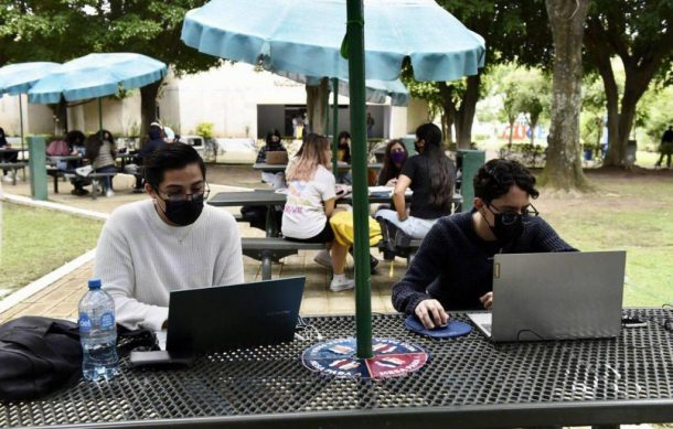 Universitarios con problemas emocionales tras regreso a las aulas