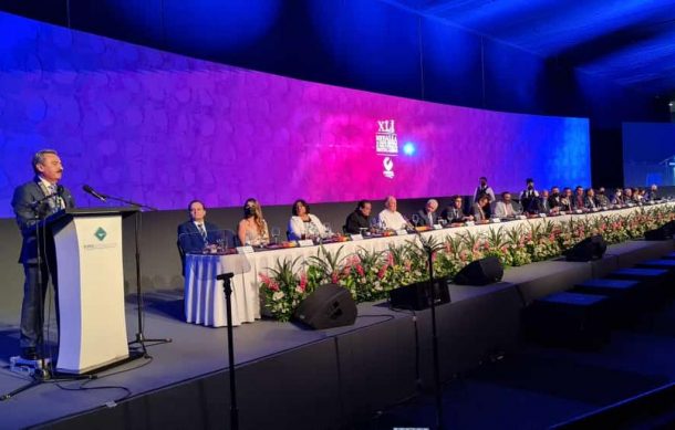 CCIJ entrega a Eduardo Garza la Medalla al Mérito Industrial
