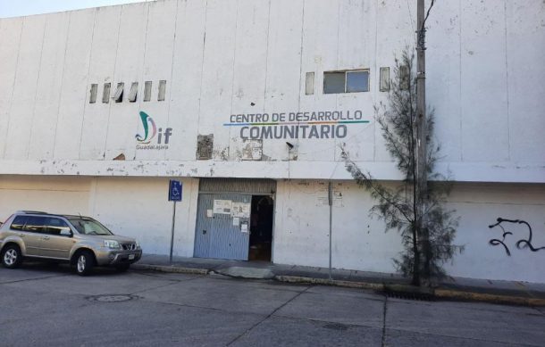 Acusan cierre arbitrario de instalación del DIF Guadalajara en Lomas del Paradero