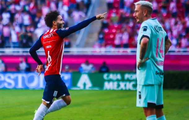 Chivas revive al vencer 2-0 a Toluca; es el primer triunfo de Leaño en el torneo