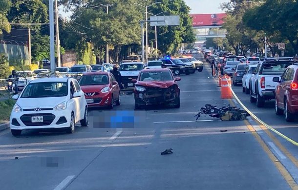 Continúa colapso vial por López Mateos Sur tras el atropellamiento de motociclista