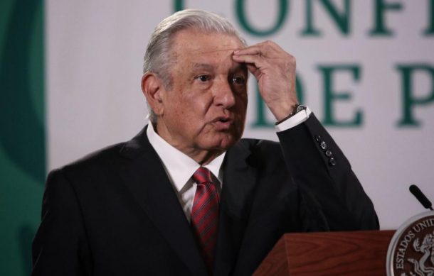 López Obrador critica a INE por intento de posponer la revocación de mandato
