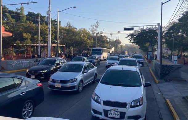 Otra vez avenida Juárez es un caos por desincronizacion de semáforos