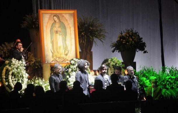 Realizan misa de cuerpo presente de Vicente Fernández
