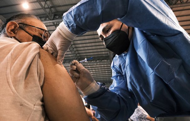 Jalisco aún sin fecha para iniciar la vacunación del personal educativo