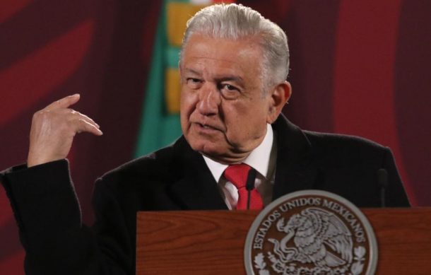 Medios de comunicación son de interés público y deben transparentar ingresos de trabajadores: López Obrador
