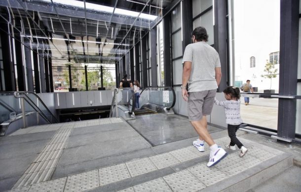 Afirman que no hay elevadores o escaleras eléctricas en Peribús o Tren Ligero