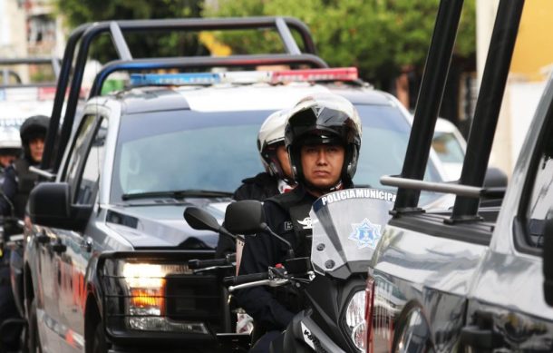 Contemplar dar prestaciones a policías de El Salto