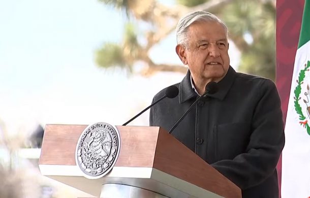 La estrategia golpista no le ha quitado ni una pluma a su gallo, dice AMLO al conmemorar Día del Ejército