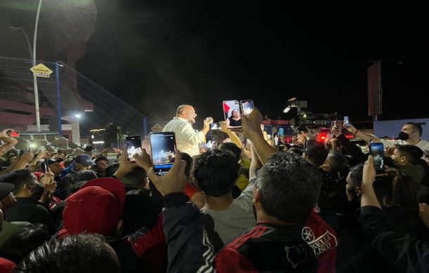Descarta Alfaro fallecidos, se reúne con aficionados de Atlas en el jalisco