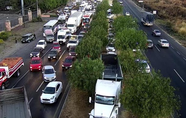 Choque y manifestación colapsan la carretera a Chapala