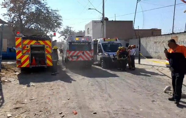 Albañiles sufren descarga al levantar andamio en Zapopan