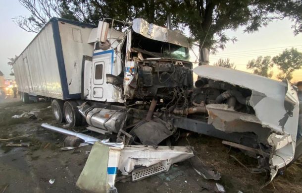 Se registra choque entre tres camiones pesados sobre carretera a Chapala