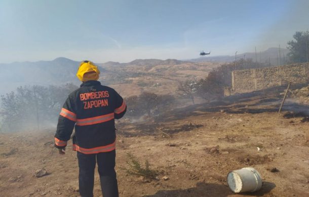 Combaten incendio en pastizales alrededor del bosque de El Centinela