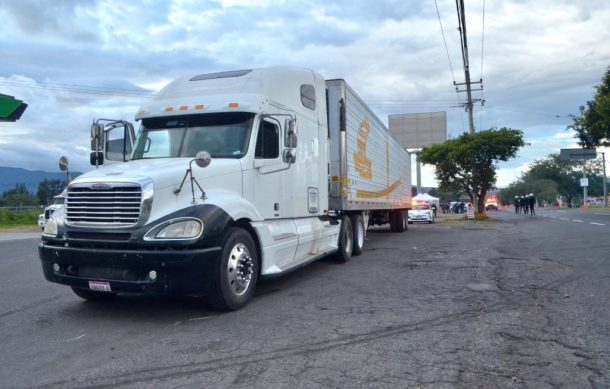 Acusan incumplimientos de autoridades con el transporte de carga