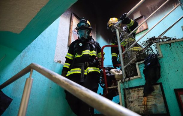 Mueren dos perritos en incendio de casa en Oblatos