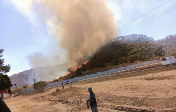 Brigadistas no se dan abasto para contener incendios forestales