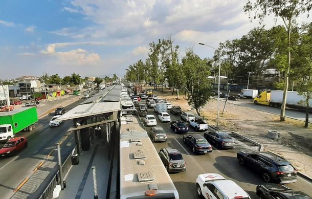 Bloquean Periférico los desalojados en el Arroyo Seco