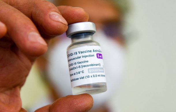 Vacuna anti-Covid de AstraZeneca tendría mayores beneficios que efectos adversos