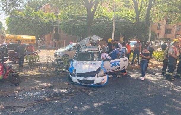 Fuerte choque se registra en Mariano Otero y Las Rosas