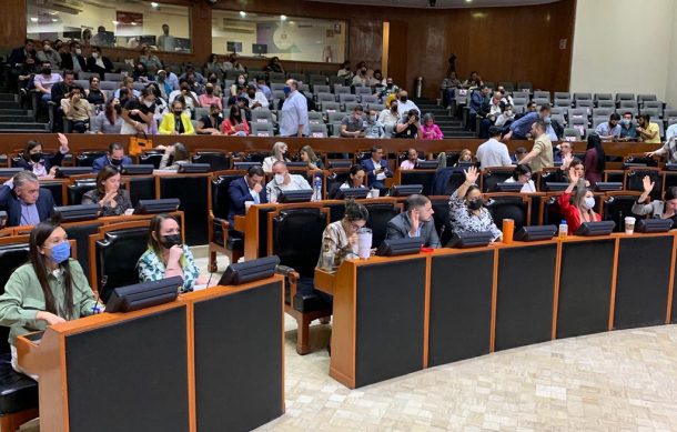 Congreso de Jalisco proscribe las terapias de conversión, pero relaja las sanciones