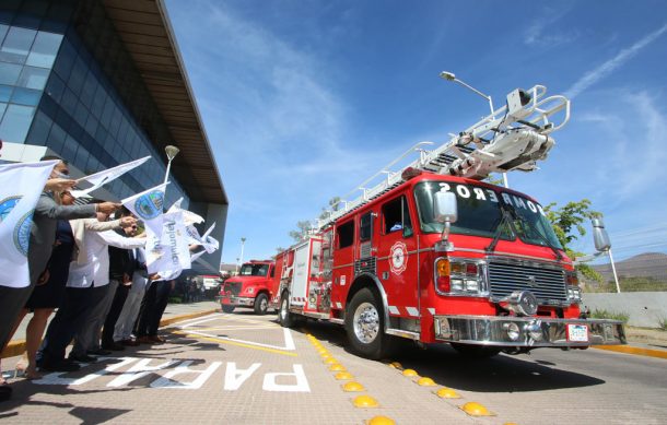 Recibe Tlajomulco la donación de dos camiones de bomberos y establece hermanamiento con Pico Rivera, California
