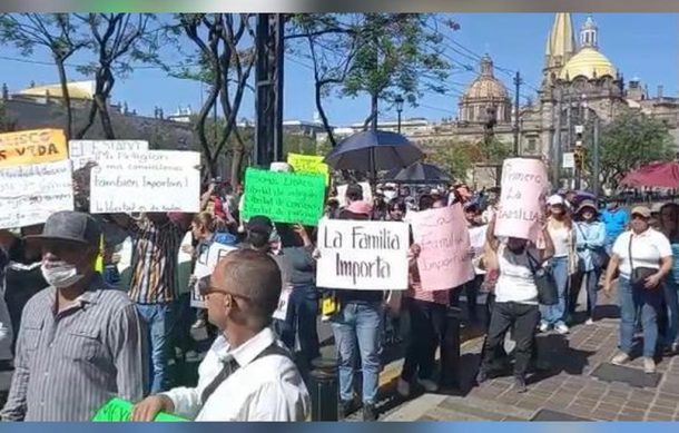 Se manifiestan a favor de la familia en el Centro de Guadalajara