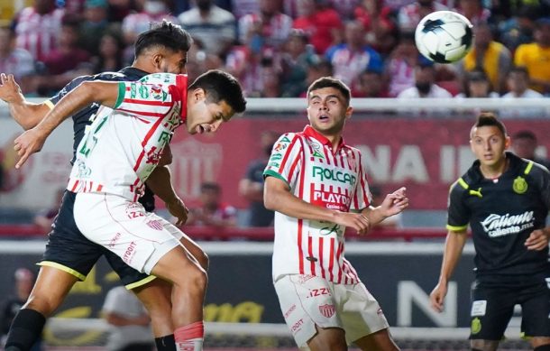 Chivas vence al Necaxa y llega a cuatro triunfos consecutivos