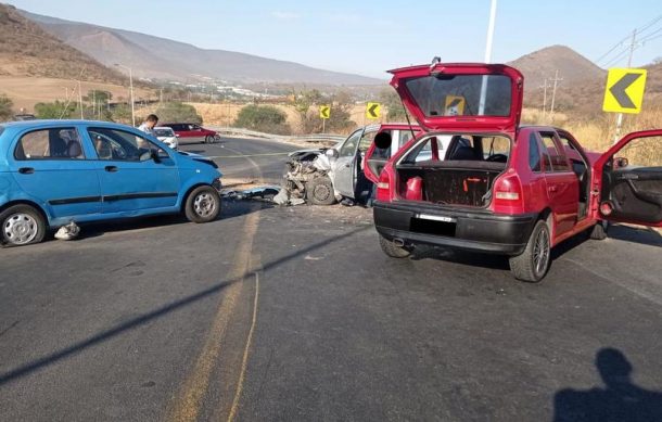 Carambola vehicular bloquea la avenida Jesús González Michel en Tlajomulco