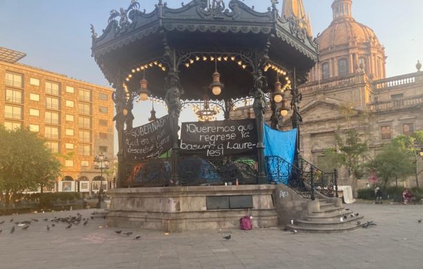 Mantienen pepenadores de Matatlán su plantón en Plaza de Armas