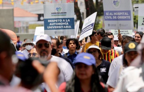 Realizan cierres viales por marcha de la UdeG