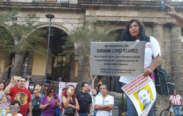 Instalan placa en Centro tapatío a dos años de la muerte de Giovanni