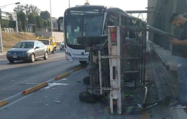 Unidad del Peribús sufre accidente a la altura de Acueducto