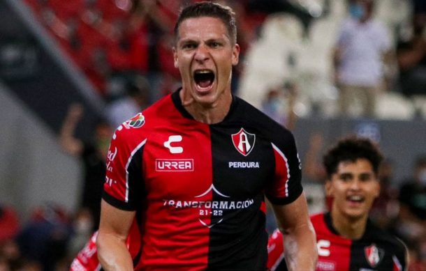 Con poco público en el Jalisco, se despide Julio Furch del Atlas