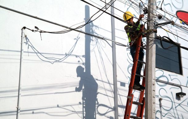 Se atribuye ayuntamiento de Guadalajara acciones de retiro de cableado