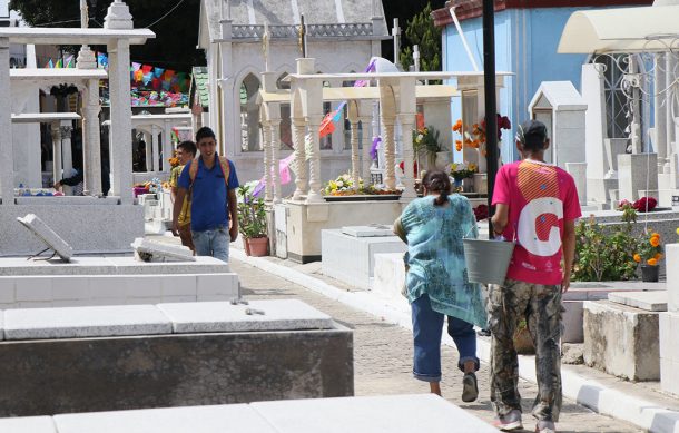 Preparan los cementerios para recibir a visitantes por el Día de las Madres