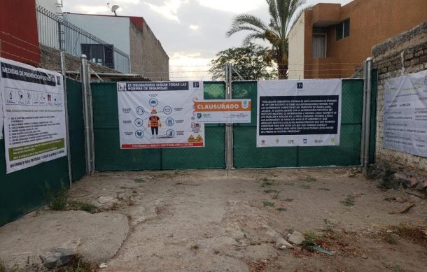 Clausuran obra de departamentos a espaldas del Parque Ávila Camacho