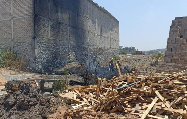 Se incendia predio donde almacenaban llantas en Tonalá
