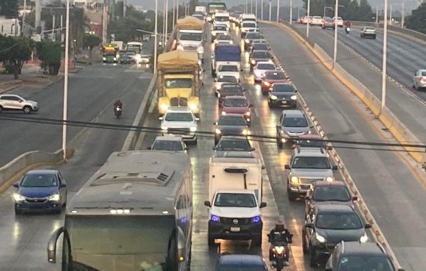 Continúa caos vial en el periférico en Zapopan