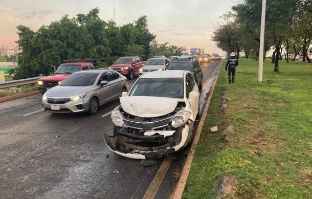 Choques y semáforos apagados se reportan esta mañana en ZMG