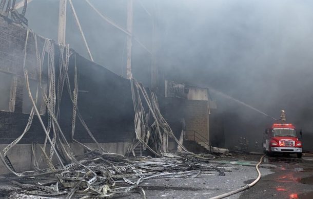 Saldo de dos heridos graves deja incendio en nave industrial de Tlaquepaque