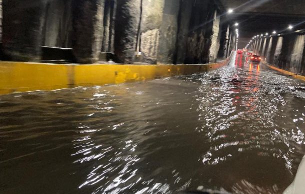 Lluvia provoca encharcamientos en varios túneles vehiculares de la ciudad