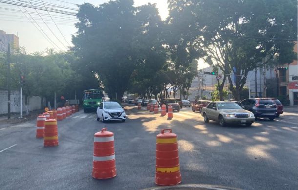 Ya son dos semanas de atorones viales por obras en avenida Mariano Otero