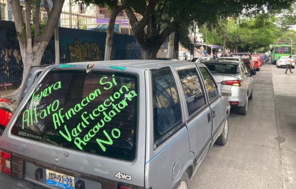 Se manifiestan contra la verificación vehicular en el Congreso del Estado