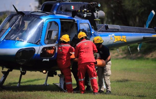 Rescatan a hombre que cayó 15 metros en la barranca de Huentitán