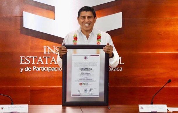 Recibe Salomón Jara Cruz constancia de mayoría como gobernador electo de Oaxaca
