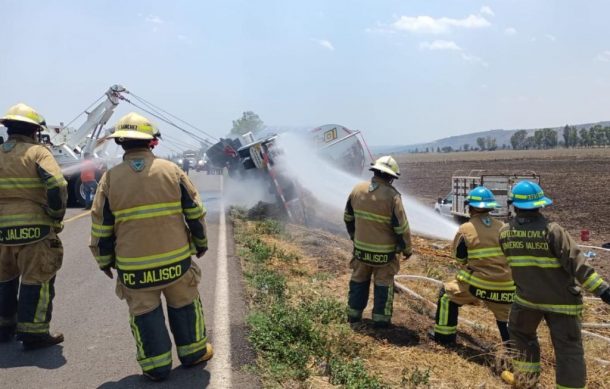 Fallece chofer de tráiler en accidente en Tototlán