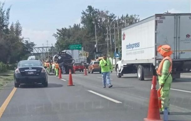 Se registra caos vial por trabajos en la carretera a Chapala