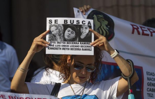 Familiares de desaparecidos protestan frente al Congreso