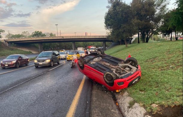 Mañana de llovizna, piso mojado y muchos percances automovilísticos en Guadalajara